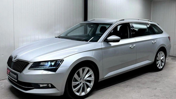 Skoda Superb cena 59900 przebieg: 230000, rok produkcji 2019 z Gliwice małe 742